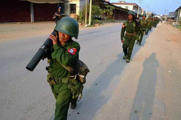 美国出手，中国前功尽弃，缅北战局完全失控，南部战区严阵以待