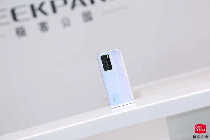 华为 P40 Pro 评测：5988 元起，买手机「送相机」？