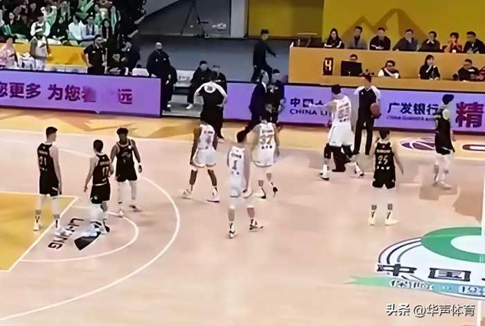 99-105！辽篮队员起冲突，主教练被罚，新积分排名：广厦升至第3