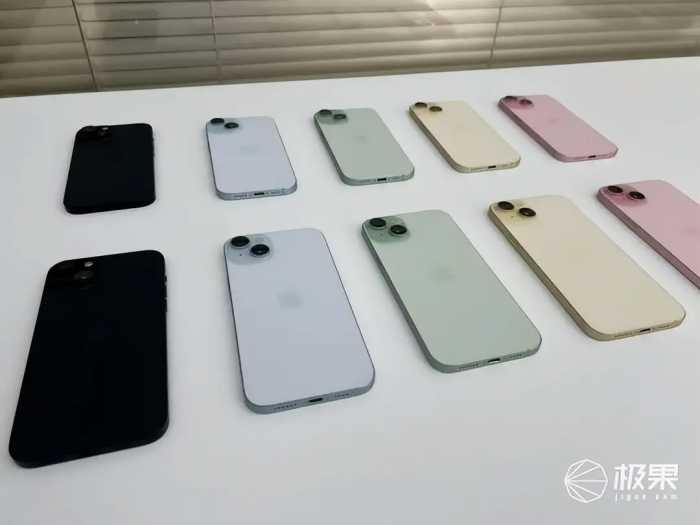 iPhone 15真机首发体验！又轻又强刀法精准，多项升级都戳到心巴…