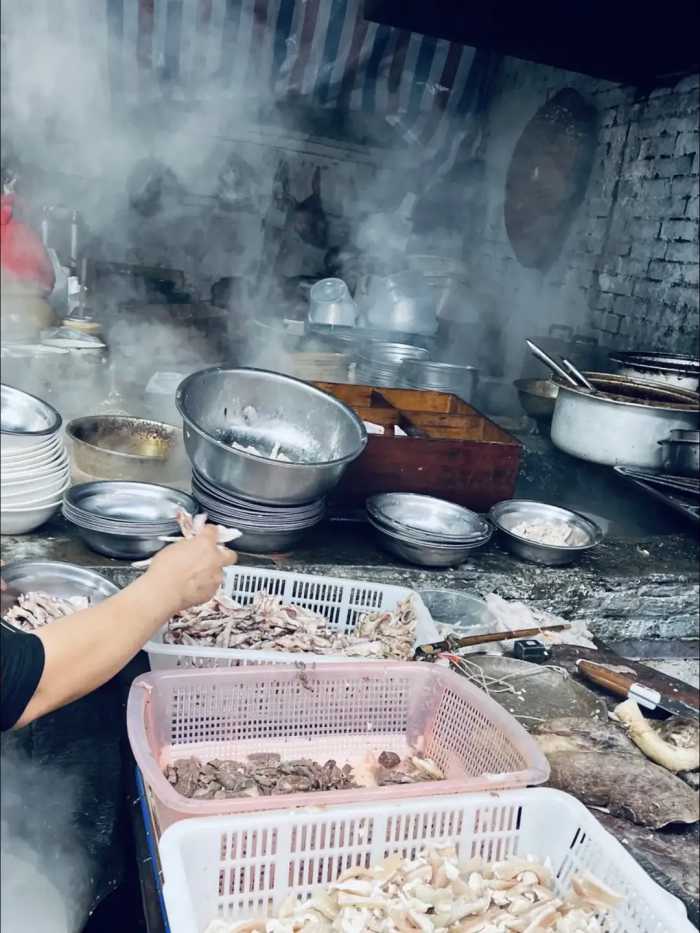 抱歉，真吃不下去！成都某“网红毛血旺”，环境太恼火，味道普通