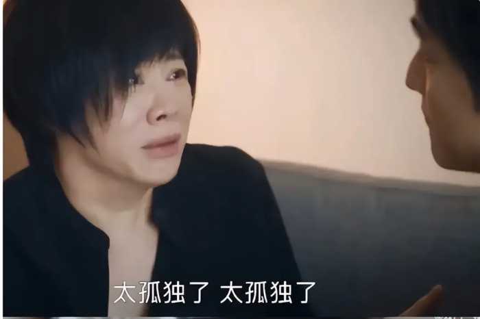 53岁楚志娟与男演员吻戏，男方摸屁股情节引热议，观众：好变态啊