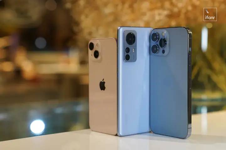 小米 12 Pro 首发测评：全面对标 iPhone 的它，够强吗？