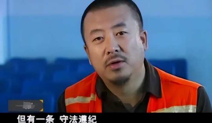 吉世光：靠《潜伏》走红，领奖时被警方一眼认出，是在逃13年逃犯