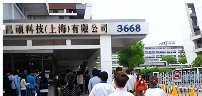 苹果8个代工厂搬家印度，库克笑到合不拢嘴，谁也没想到这么快