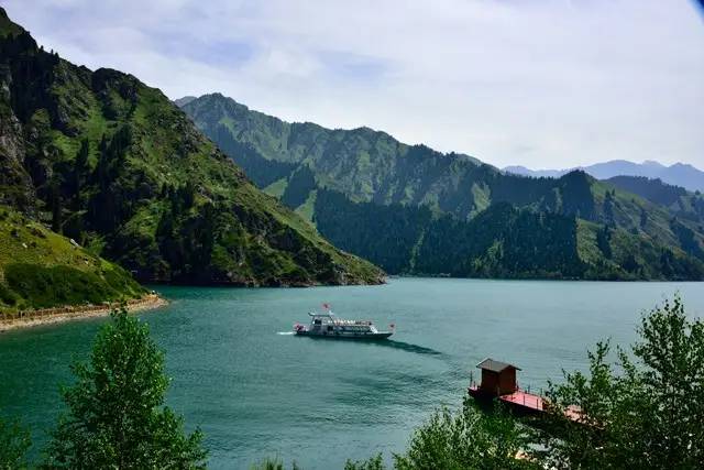 中国最美旅游胜地：看山8个，看水6个，看城市5个，看人文9个