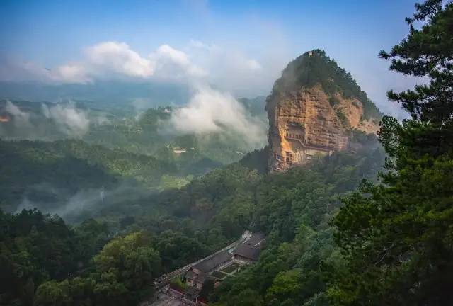 中国最美旅游胜地：看山8个，看水6个，看城市5个，看人文9个