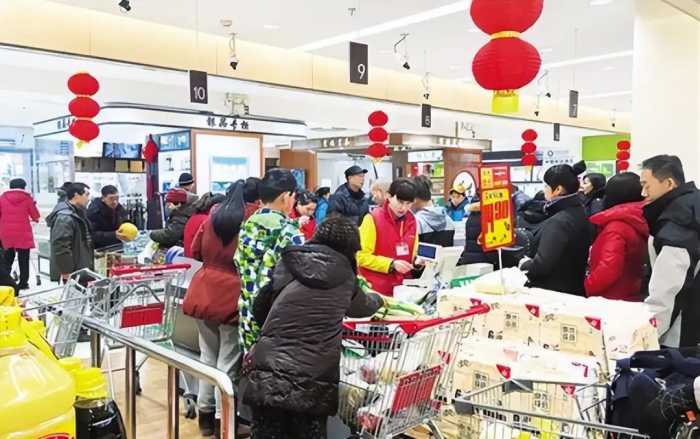 发现没？同一箱牛奶，实体店卖50，网上只卖30块，原因出在哪？