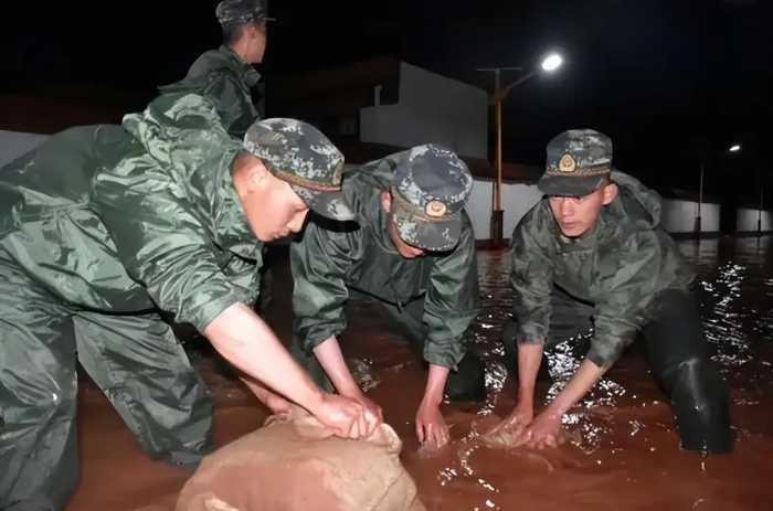 没有想到，水利专家们又一次被打脸了！武警官兵仅两天完成封堵