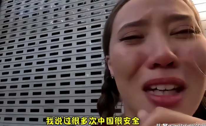 离谱！外国女子上海丢手机，吐槽中国不安全，网友深扒后发现猫腻